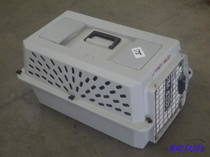 lot 175 image: Pet Taxi Travel Kennel...