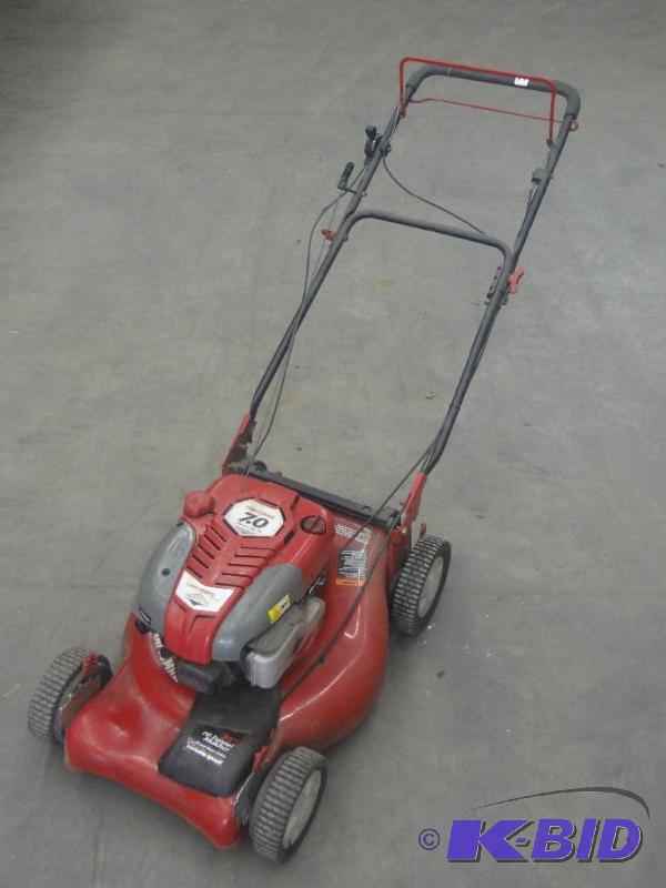lot 30 image: Craftsman 21" Self-Propelled M...