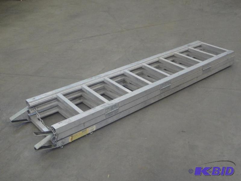 lot 40 image: Set Of Tri-Pod Aluminum 6ft ATV Ram...