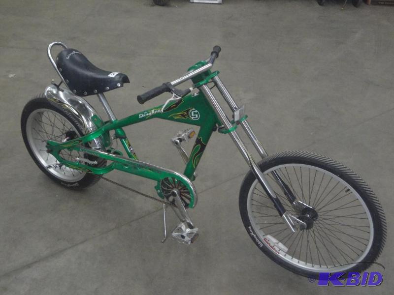 lot 46 image: Schwinn Stingray Bicycle, Great Con...
