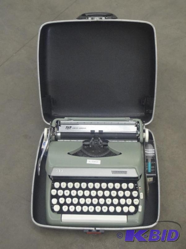 lot 54 image: Vintage Sterling Typr-Writer With C...