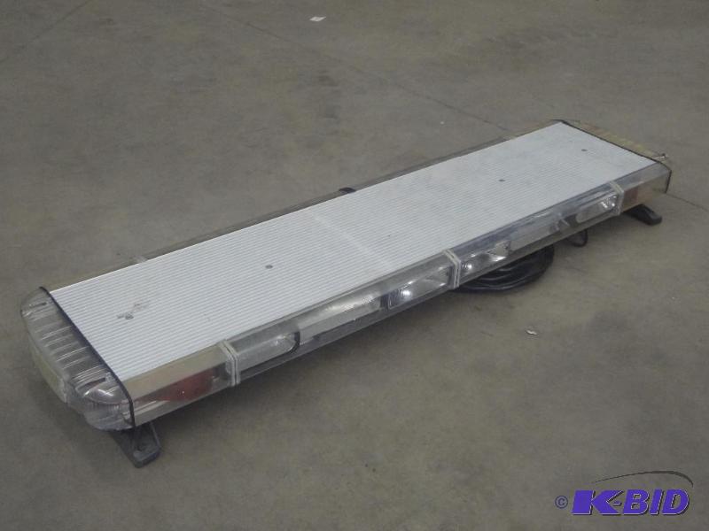 lot 78 image: Whelen 12Volt Roof-Mount Light Bar ...