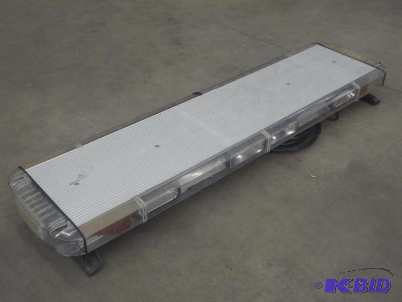 lot 79 image: Whelen 12Volt Roof-Mount Light Bar ...