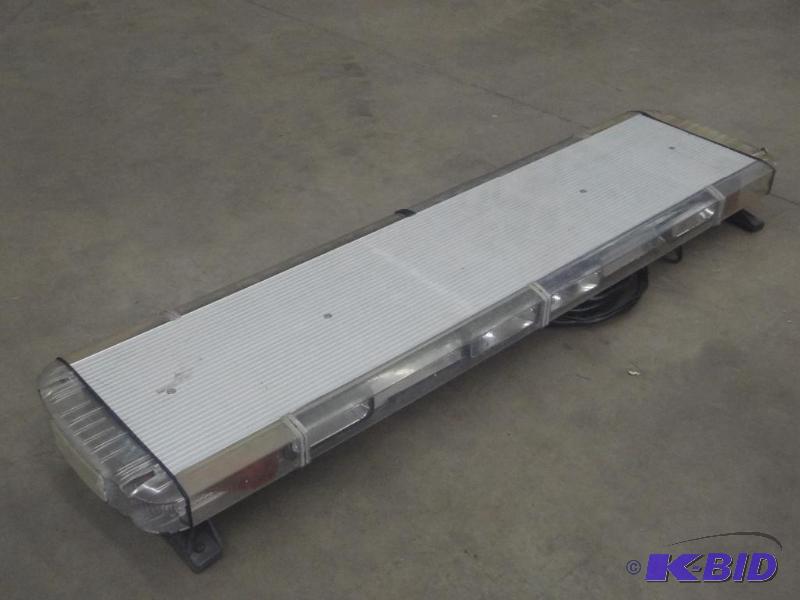 lot 80 image: Whelen 12Volt Roof-Mount Light Bar ...