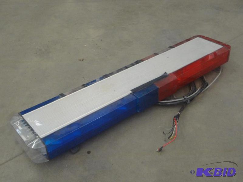 lot 81 image: Whelen 12Volt Roof-Mount Light Bar ...