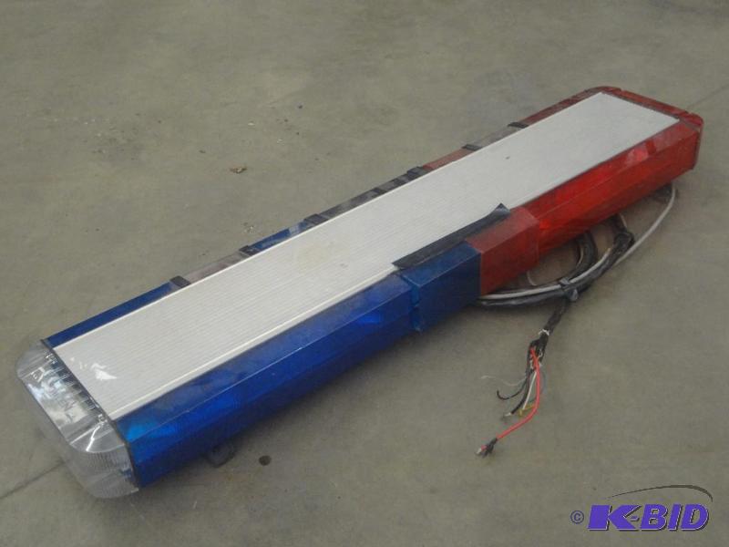 lot 82 image: Whelen 12Volt Roof-Mount Light Bar ...