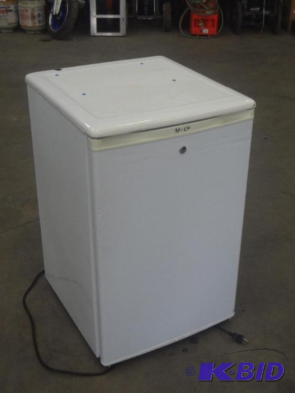 lot 93 image: Magic Cool Mini Refrigerator...