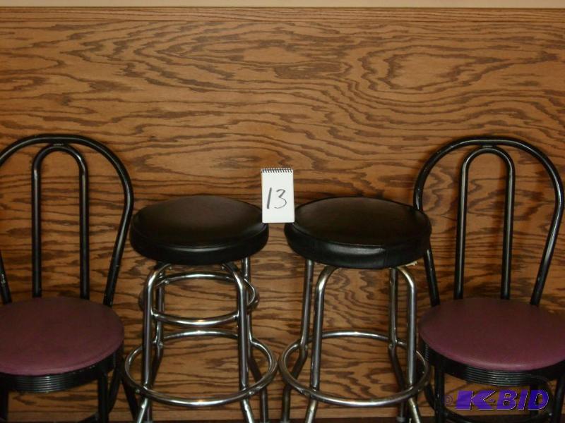2 bar stool sand 2 chairs...