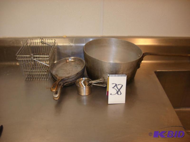 12 inch pot, 3 aluminum pans, measu...