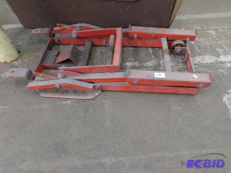lot 113 image: Motorcycle Lift Stand 37" x 14...