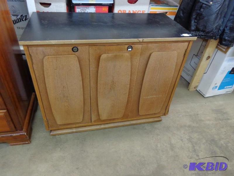 lot 116 image: Extensolve Entertainment Portable B...