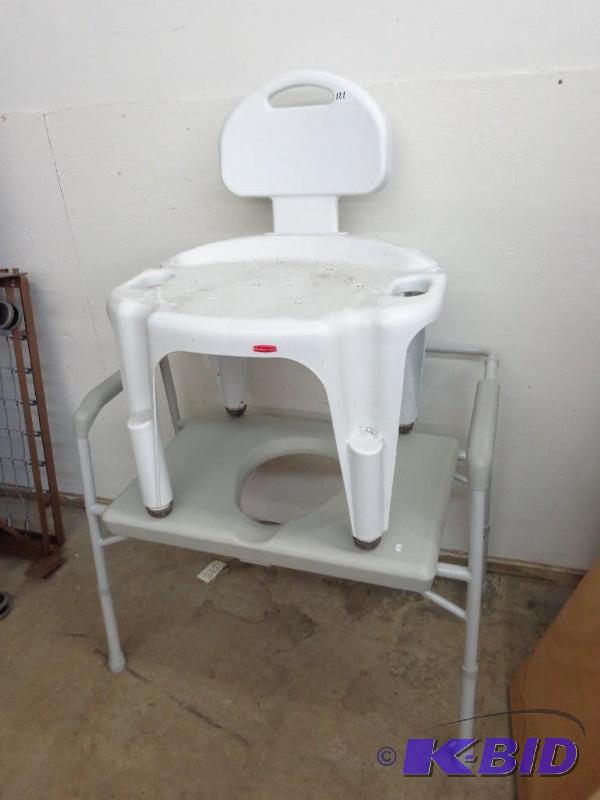 lot 121 image: Elderly Care Toilet Support Seat an...