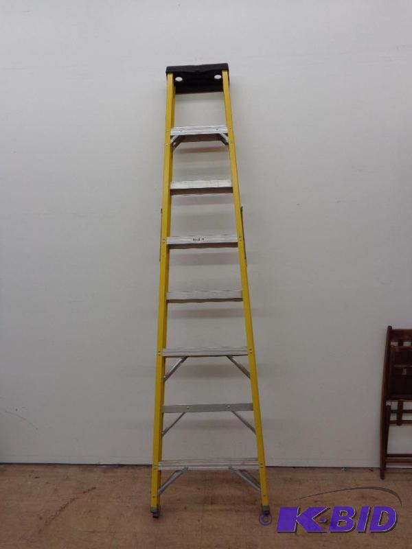 lot 13 image: Keller Heavy Duty 250 LBS Fiberglas...