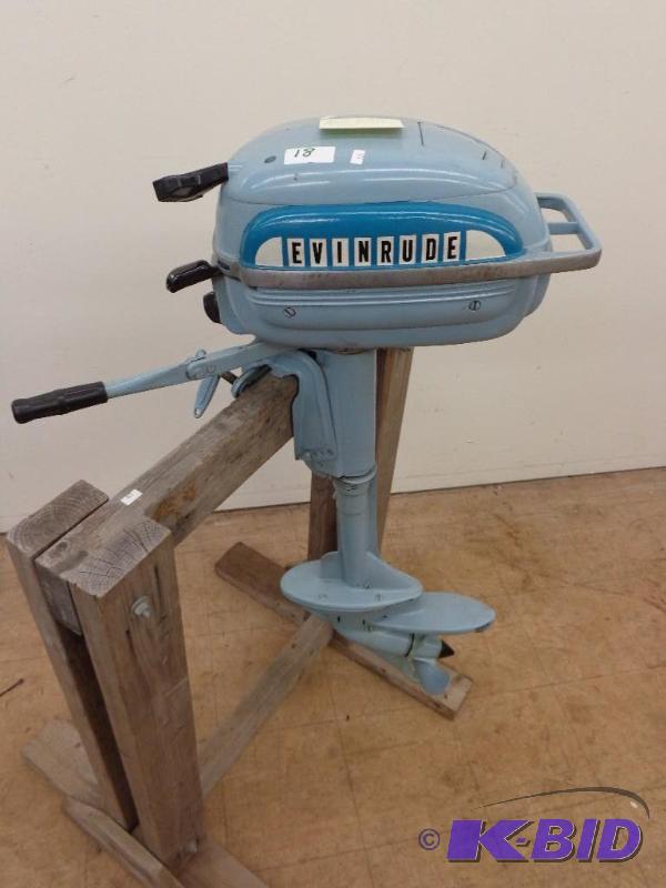 lot 18 image: Evinrude Sportsman Antique Boat Mot...