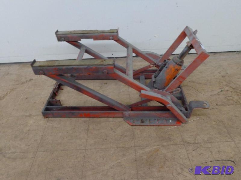 lot 19 image: Motorcycle Lift Stand 37" x 14...