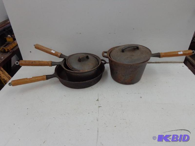 lot 36 image: Cast Iron Pots and Frying Pan (3) P...
