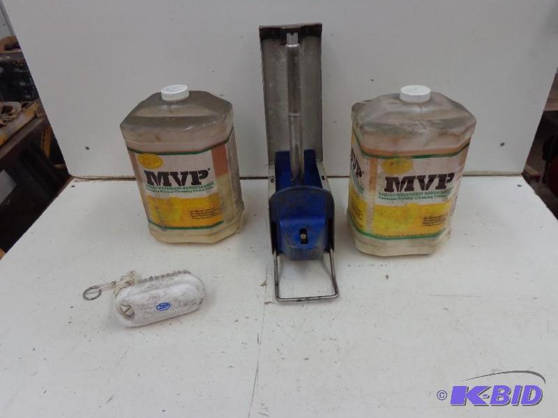 lot 48 image: Zep MVP Liquid Waterless Hand Clean...