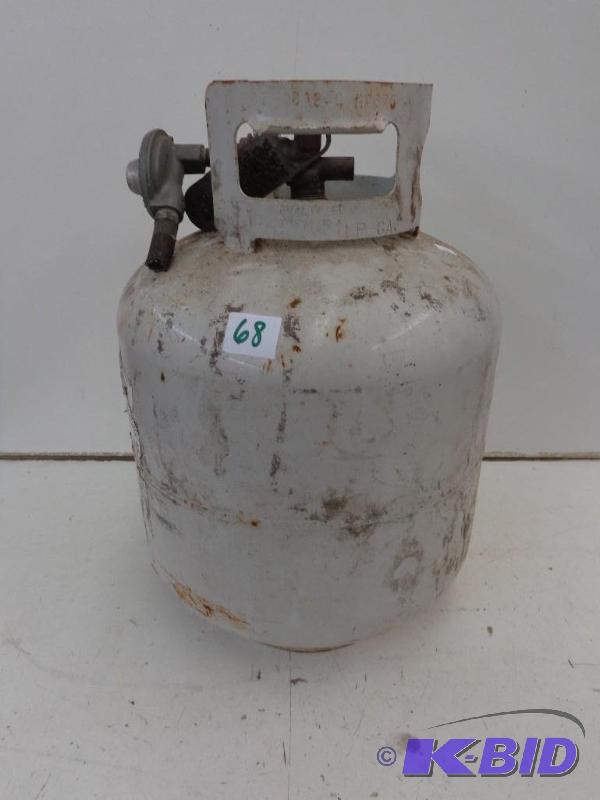 lot 68 image: 17# LP - Gas Propane Tank Good Cond...