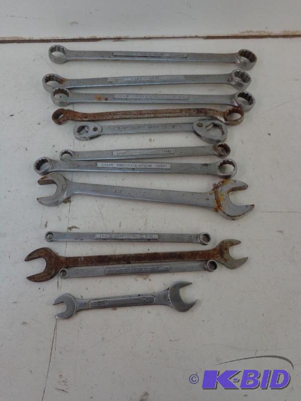 lot 88 image: Assorted Close Ended Wrenches Stand...