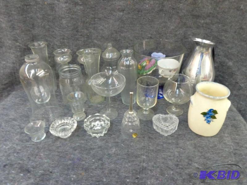 lot 89 image: Assorted Glassware Flower Vases, Ca...