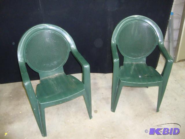 2 Patio Chairs, green...