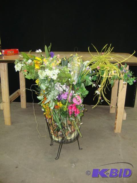 Large Wire Frame Planter Basket of ...