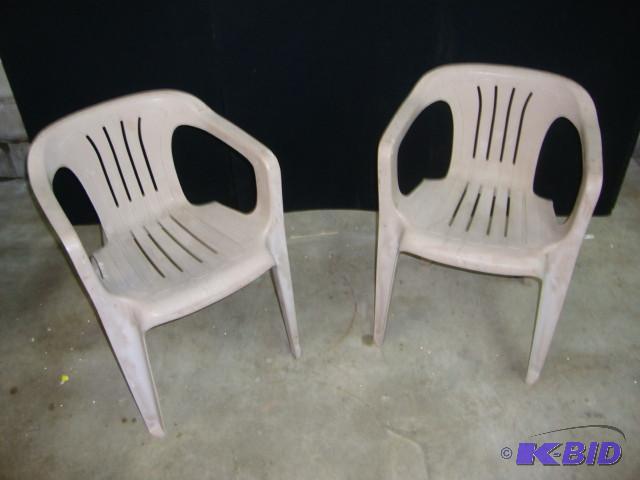 2 Patio Chairs, tan...