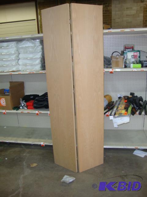 Bi-Fold Door #4 with hardware, chip...