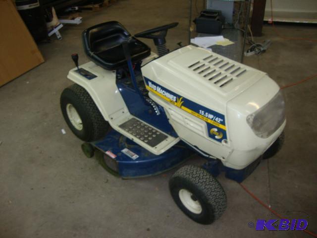 Yard Machines 42in Riding Lawn Mowe...