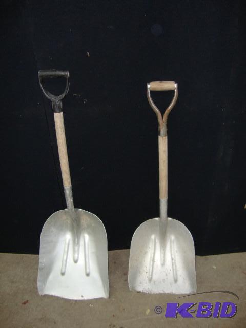 Scoop Shovels, 1 pair (lot A)...