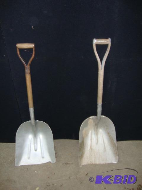 Scoop Shovels, 1 pair (lot B)...