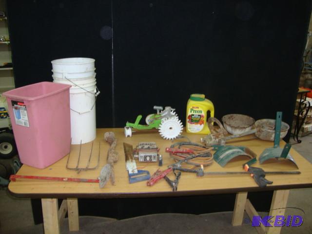 Lot of Miscellaneous, wastebasket, ...