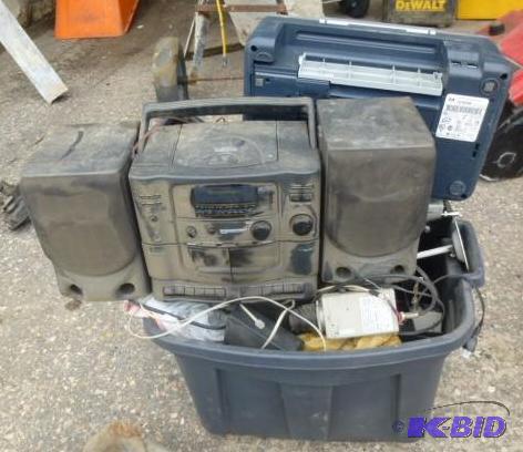 lot 120 image: 1 Lot of Assorted Electronic Produc...