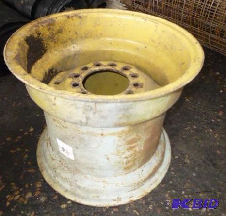 lot 29 image: 12 Bolt LoaderEquipment Rim In Ver...