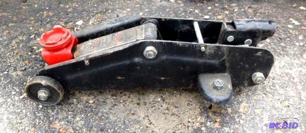 lot 36 image: Hydraulic Floor Jack In Used Condit...