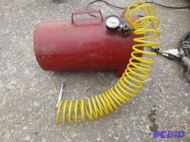lot 38 image: Portable Air Tank In Good Condition...