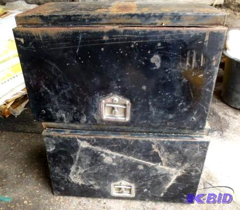 lot 40 image: Set of  - 2 Under Truck Bed Mo...