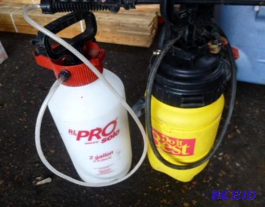 lot 61 image: Set of 2 GardenManual Spray Tanks ...