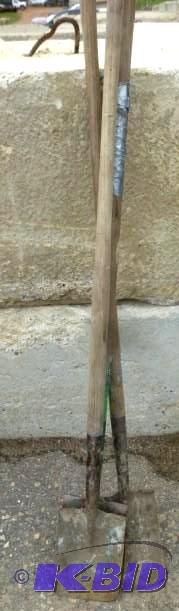 lot 66 image: 1 Lot of 2 SpadesShovels In Used C...