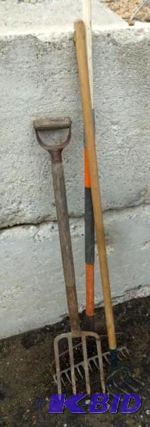 lot 68 image: 1 Lot With Pitch Fork, Metal Rake a...