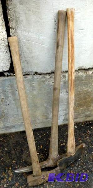 lot 74 image: Splitting Mall, Ax and Pick Ax In U...