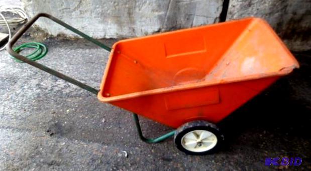 lot 82 image: Metal UtilityGarden Cart In Good C...