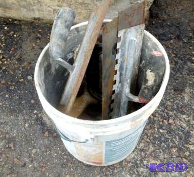 lot 87 image: 1 Lot of Concrete Trowels In Good C...