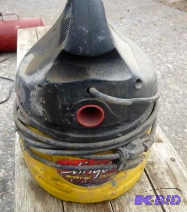 lot 92 image: Stinger Brand 2 Gallon WetDry Vacu...