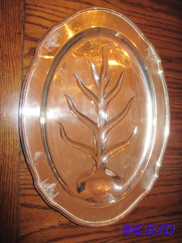 lot 16 image: Ambassador 1847 Rogers Brothers EPNS 008436 18 Platter