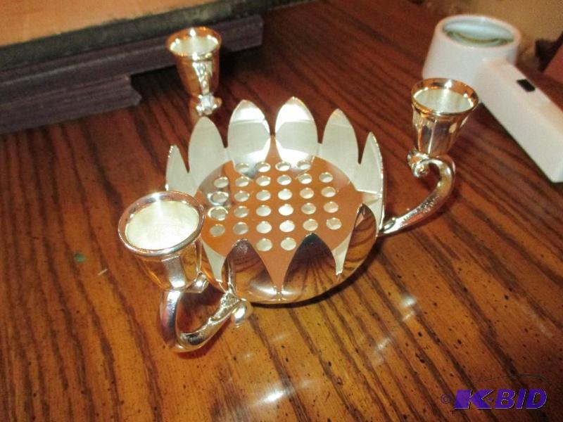 lot 18 image: Silver Plated Candy Dish