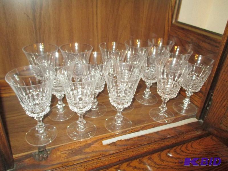 lot 22 image: Set of 15 Wine Glasses