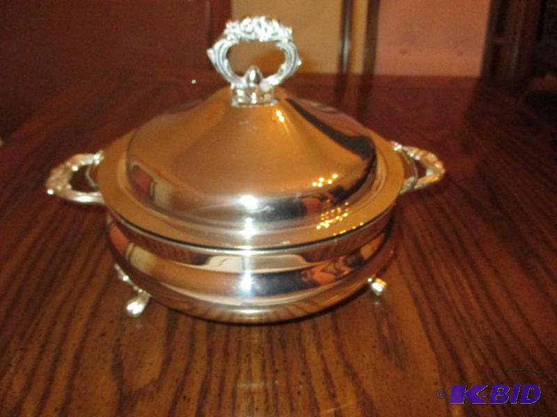 lot 3 image: English Silver Serving Dish