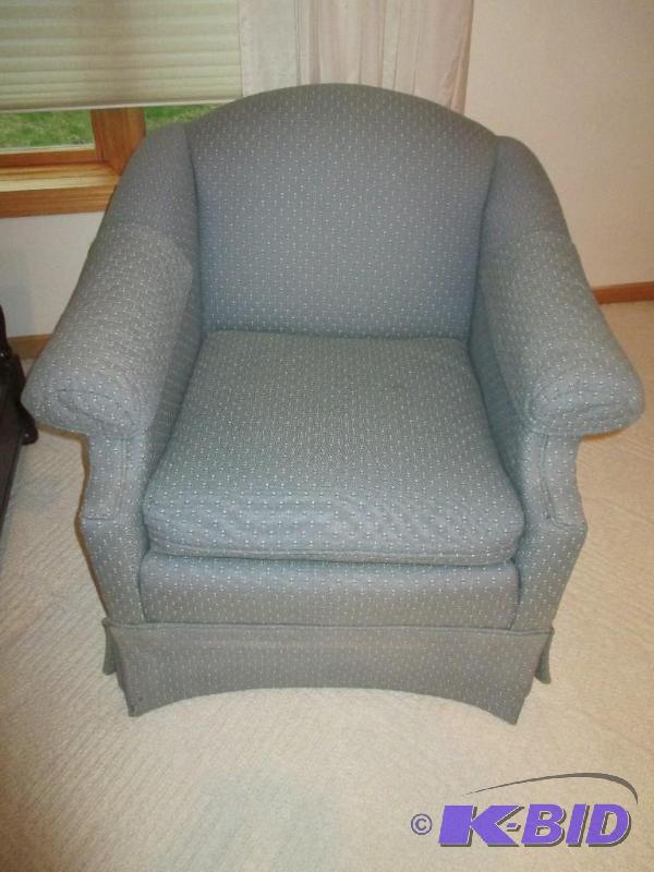 lot 33 image: Clayton Marcus Chair
