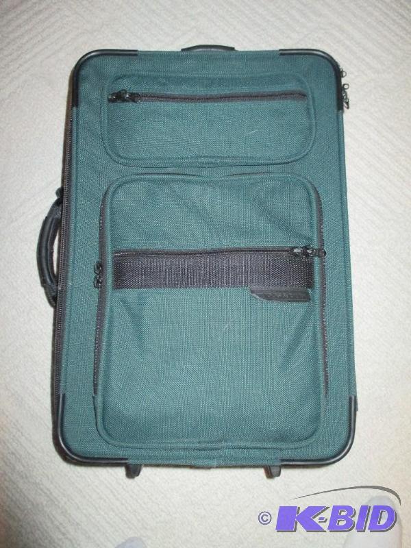 lot 37 image: Briggs & Riley Luggage Bag (Lifetime Warranty)